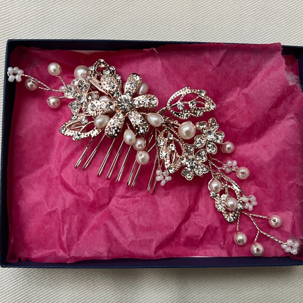 Elegant Silver and Pearl Hair Comb